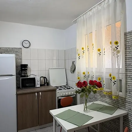 アパート Sunny 2bedroom ブカレスト